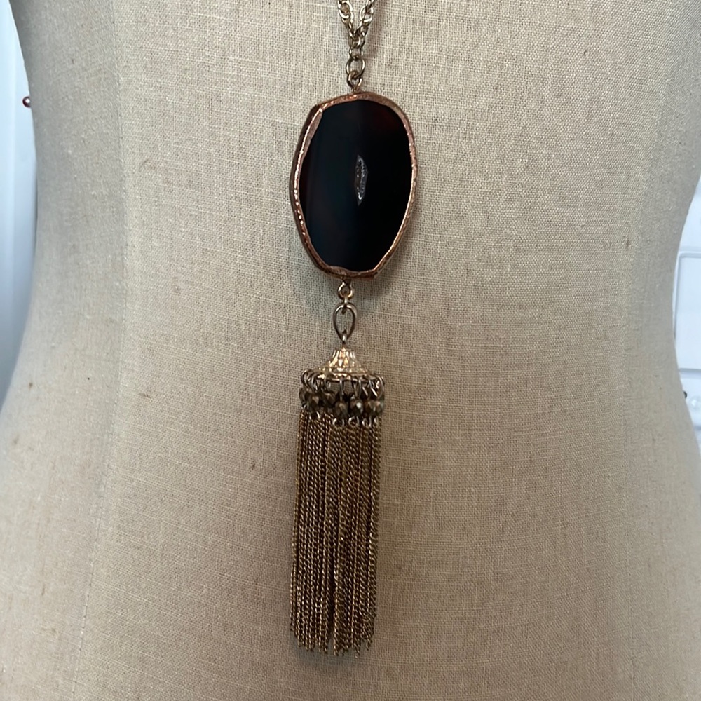 Kendra Scott inspired gold necklace.